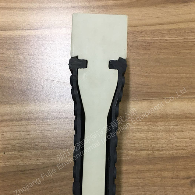 Plaque à membrane en caoutchouc à alimentation centrale inférieure 