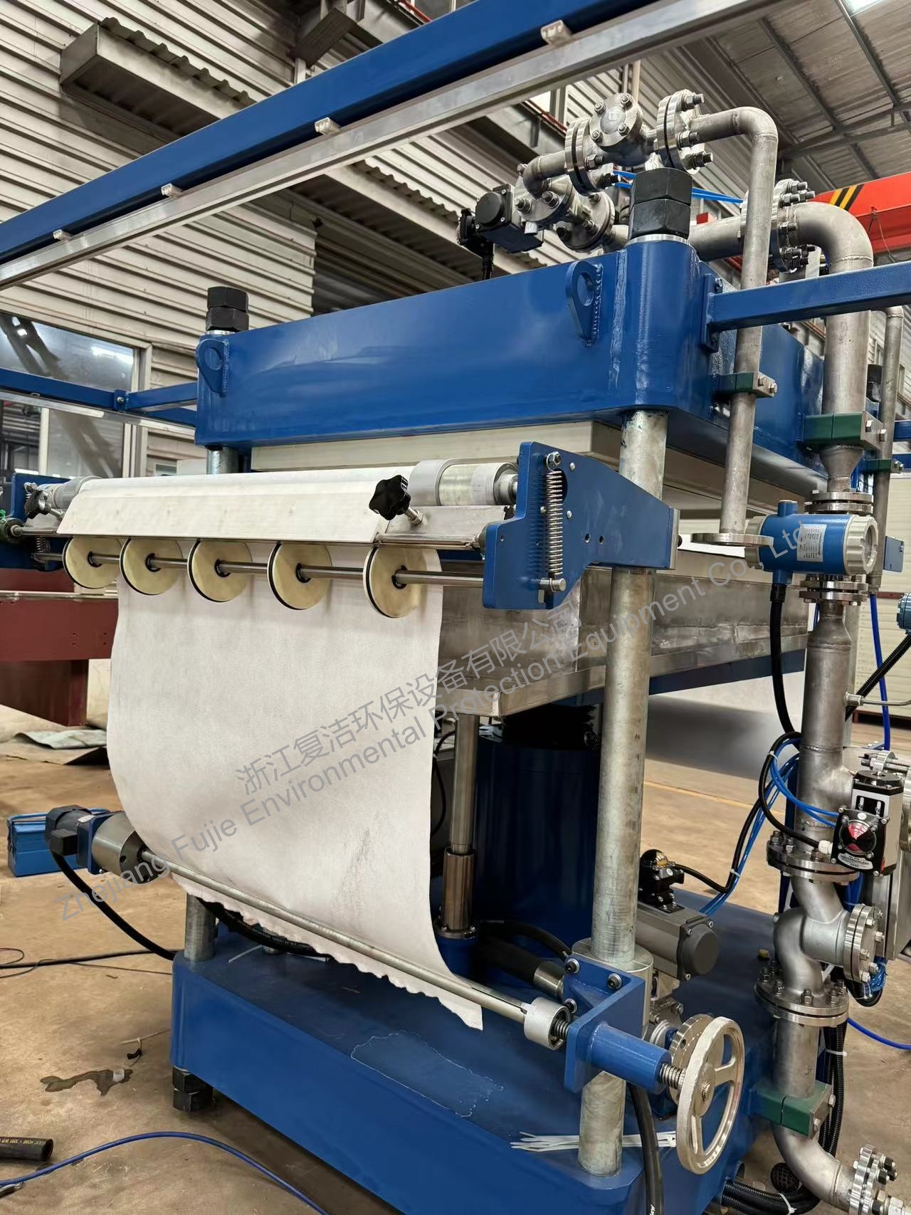 Filtre-presse à plaques de type vertical entièrement automatique