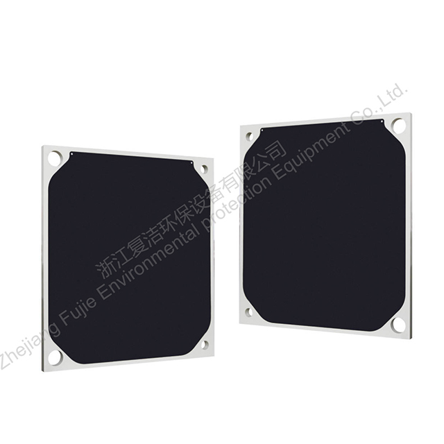 Plaque à membrane spéciale pour la filtration de la purée