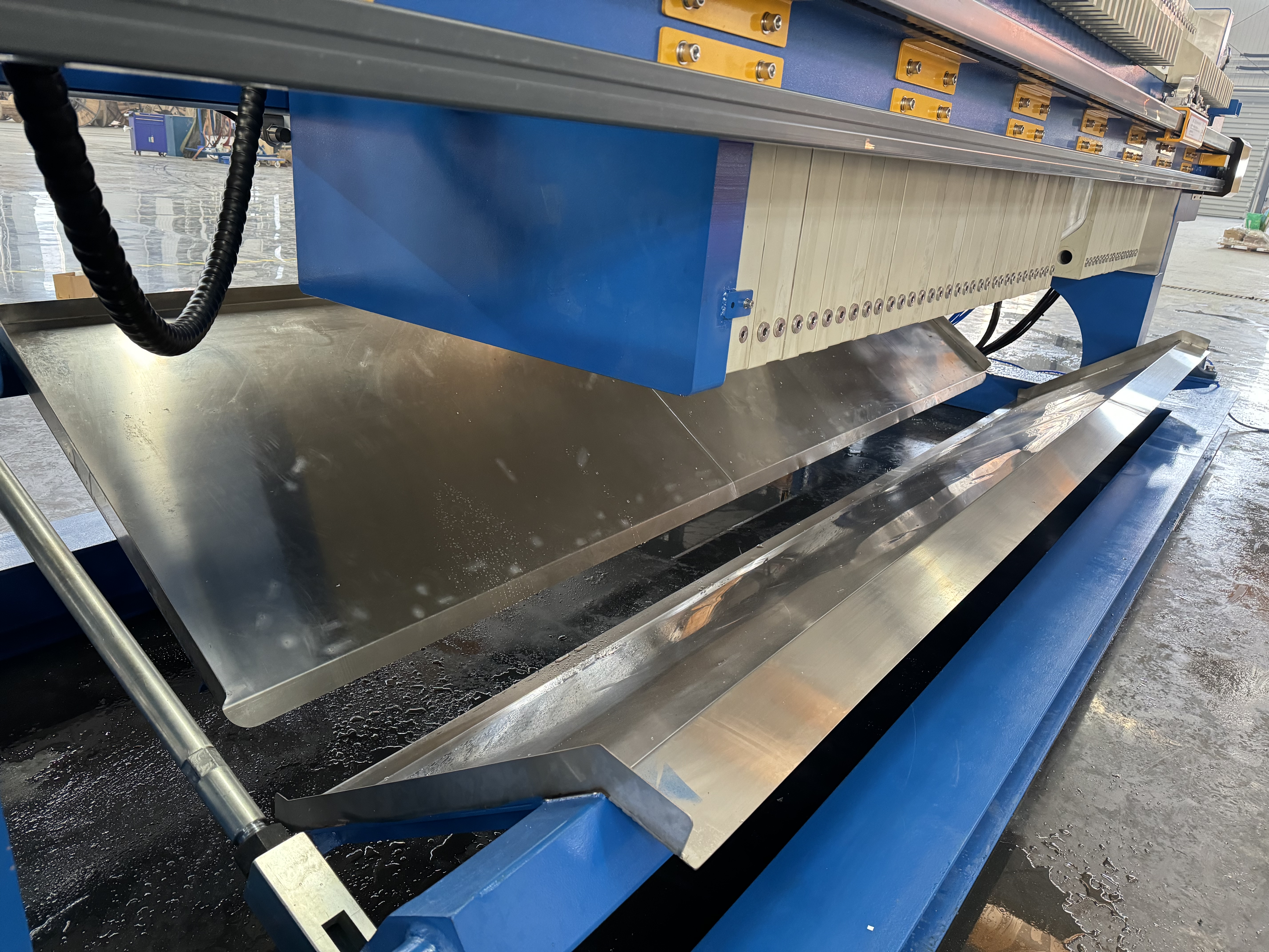 Press de filtre CGR avec un périphérique de plateau à goutte automatique