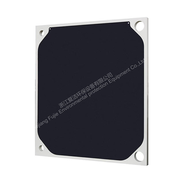 Quelles plaques filtrantes sont utilisées pour la filtration de la purée ?
